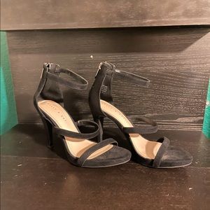 Kelly and Katie Courtnee Sandal Heel in black